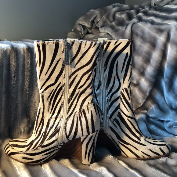 Donald J Pliner Zebra Boots - Picture 2 of 8